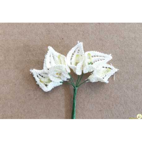 6 Fiori di Calle in pizzo merlettato macramè bianco 2 cm 6 Fiori di Calle in pizzo merlettato macramè bianco 2 cm