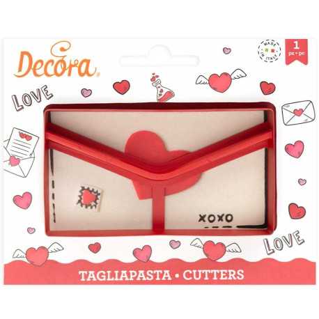 Tagliapasta dolci messaggi a forma di lettera con cuore in plastica da Decora Tagliapasta dolci messaggi a forma di lettera con cuore in plastica da Decora
