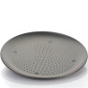 Teglia tonda per pizza, forata antiaderente, diametro 34,5 cm ed altezza 2 cm Teglia tonda per pizza, forata antiaderente, diametro 34,5 cm ed altezza 2 cm