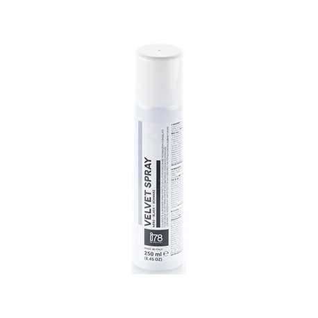250 ml di colorante alimentare spray Nero vellutato, Velvet Spray Black della linea i78 di Silikomart. 250 ml di colorante alimentare spray Nero vellutato, Velvet Spray Black della linea i78 di Silikomart.