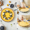 Design Tart Decora ø25xh3 cm: forma per crostata tonda con fondo mobile in metallo antiaderente di alta qualità Design Tart Decora ø25xh3 cm: forma per crostata tonda con fondo mobile in metallo antiaderente di alta qualitÃ