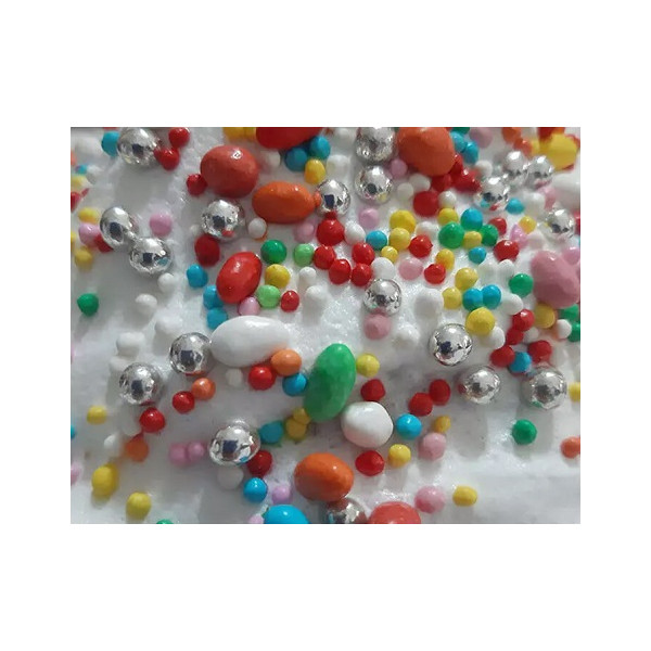 Confettini Misti: piccoli confetti di zucchero assortiti nella forma, dimensioni e colori in confezione da 125 g