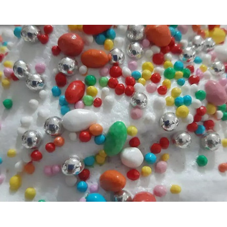 Confettini Misti: piccoli confetti di zucchero assortiti nella forma, dimensioni e colori in confezione da 125 g Confettini Misti: piccoli confetti di zucchero assortiti nella forma, dimensioni e colori in confezione da 125 g