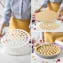 Griglia a cuori per crostata da 30 cm Decora: stampo a griglia in plastica per decorare crostate di diametro 30 cm da Decora