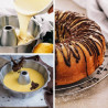 Ciambellone o Donut Decora: stampo in acciaio antiaderente diametro 27 cm ed altezza 8,5 cm Ciambellone o Donut Decora: stampo in acciaio antiaderente diametro 27 cm ed altezza 8,5 cm