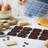 Set CiocCookies Classic Decora: un tagliapasta in plastica per le gallette e uno stampo per piastre di cioccolato