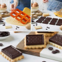 Set CiocCookies Classic Decora: un tagliapasta in plastica per le gallette e uno stampo per piastre di cioccolato