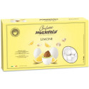 Maxtris Limone 1 Kg: confetti bianchi con mandorla tostata avvolta con cioccolato bianco al gusto limone