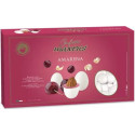 Maxtris Amarena: confetti bianchi con mandorla tostata avvolta con cioccolato bianco al gusto di amarena