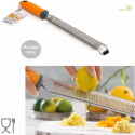 Grattugia a lama fine e stretta da Decora: lama a taglio fine lunga 39 cm e stretta 3,6 cm in acciaio inox