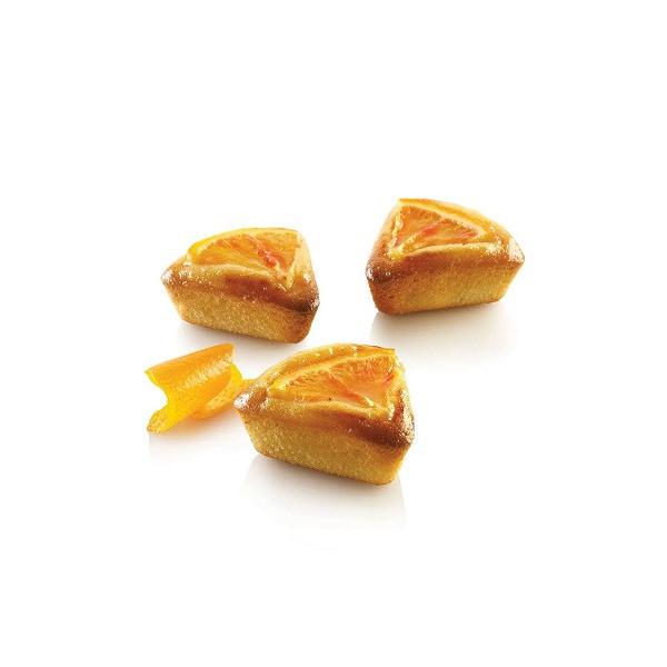 Tortine triangolari all’arancia realizzate con lo stampo Air Plus 21 Triangle Silikomart