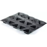 Stampo nero in silicone microforato Air Plus 21 Triangle Silikomart con 15 cavità triangolari
