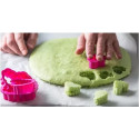 Tagliapasta cuore festonato da Decora set 4 cutter in plastica da 4 cm a 8 cm di h 2,2 cm
