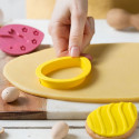 Set uova di pasqua decorate 3D da Decora: 1 tagliapasta in plastica e 2 marcatori imprimi decori