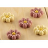 Flower Silikomart: stampo silicone marrone per cioccolatini 8 margherite di cioccolato ø38xh12 mm Flower Silikomart: stampo silicone marrone per cioccolatini 8 margherite di cioccolato ø38xh12 mm