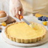 Design Tart Decora ø25xh3 cm: forma per crostata tonda con fondo mobile in metallo antiaderente di alta qualità Design Tart Decora ø25xh3 cm: forma per crostata tonda con fondo mobile in metallo antiaderente di alta qualitÃ