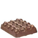 Dolcetto al cioccolato con motivo a griglia realizzato con lo stampo Mini Waffle Silikomart