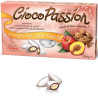 Ciocopassion pesche e amaretto Crispo: confetti bianchi in confezione da 1 Kg, ideali per confettata Ciocopassion pesche e amaretto Crispo: confetti bianchi in confezione da 1 Kg, ideali per confettata