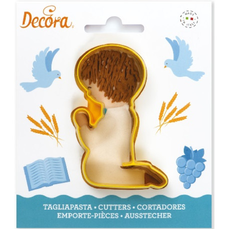 Tagliapasta comunione bimbo Decora: sagoma in plastica a forma di bambino 9x5xh2,2 cm Tagliapasta comunione bimbo Decora: sagoma in plastica a forma di bambino 9x5xh2,2 cm