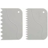 Set 2 Tarocchi dentellati o spatole dentellate o raschia multiuso in plastica bianca da Decora