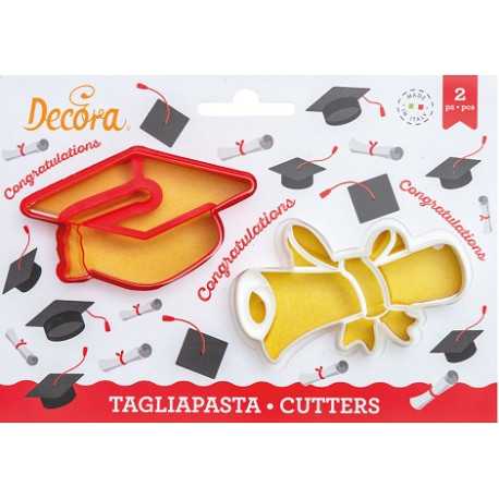 Set 2 tagliapasta Laurea 1 Tocco e 1 Pergamena in plastica da Decora Set 2 tagliapasta Laurea 1 Tocco e 1 Pergamena in plastica da Decora
