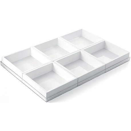 Set 6 stampi quadrati dritti Square Tortaflex bianco 18 x h 5 cm su vassoio 60x40 cm Set 6 stampi quadrati dritti Square Tortaflex bianco 18 x h 5 cm su vassoio 60x40 cm
