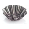 Formina riccia con fondo rialzato in alluminio antiaderente diametro 6,8 cm ed altezza 2 cm da Vespa