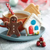 Set 2 tagliapasta 1 omino gingerbread e 1 casetta innevata in plastica da Decora